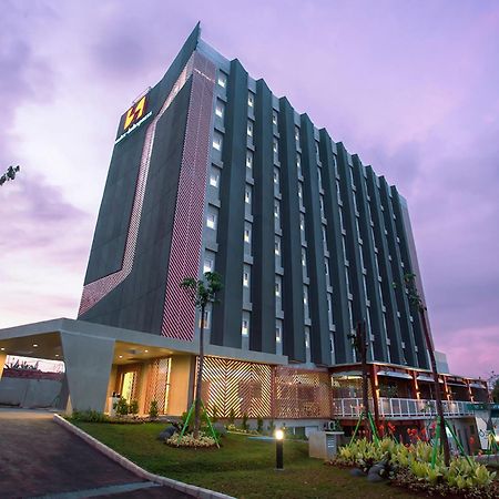 Hotel Swiss-Belexpress Cilegon Esterno foto