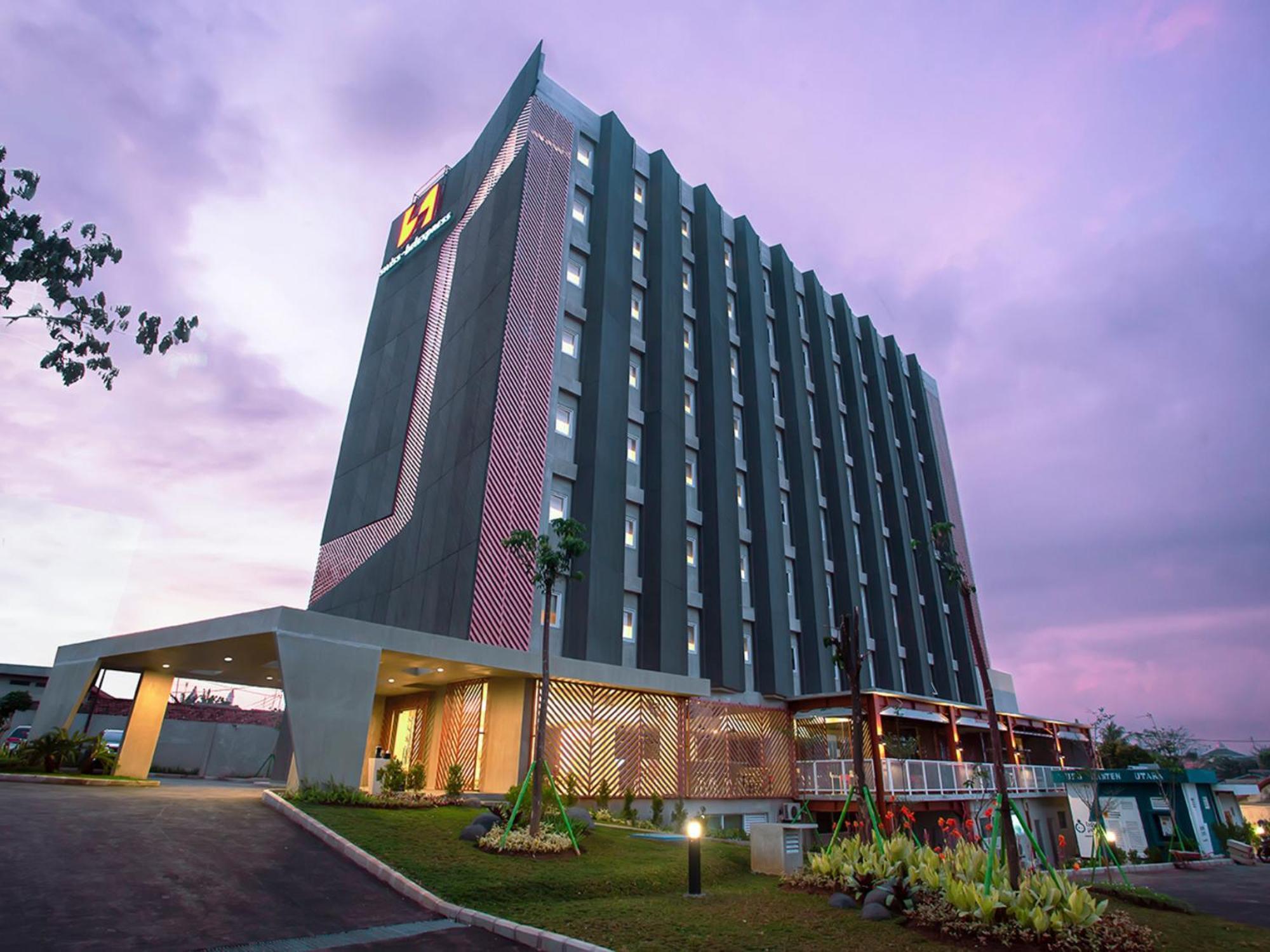 Hotel Swiss-Belexpress Cilegon Esterno foto