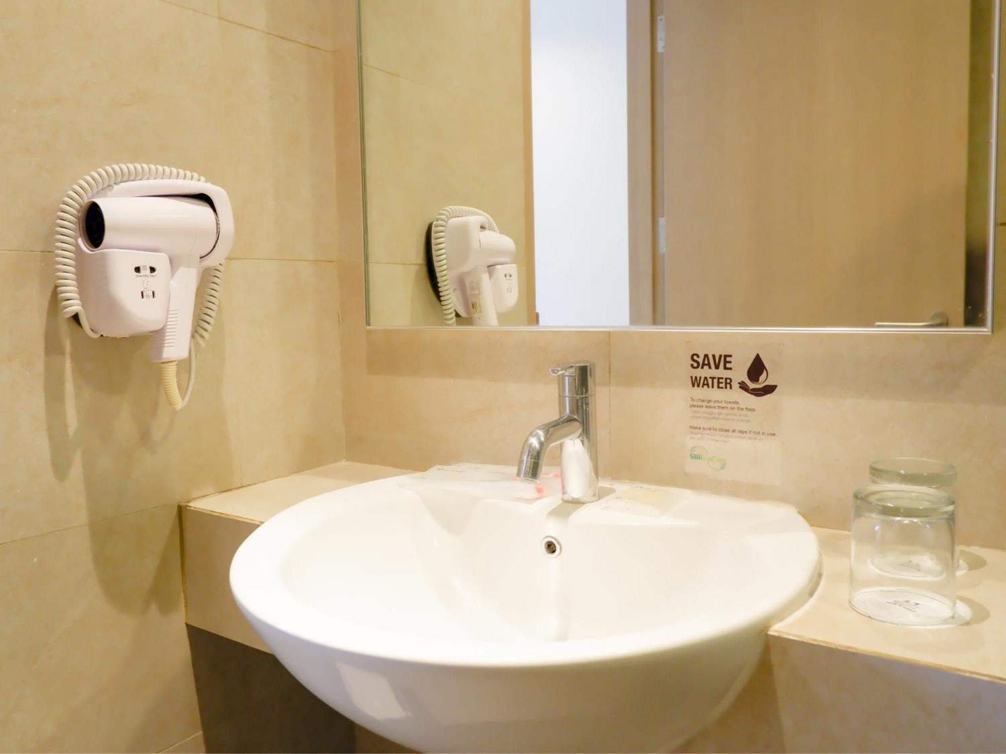 Hotel Swiss-Belexpress Cilegon Esterno foto